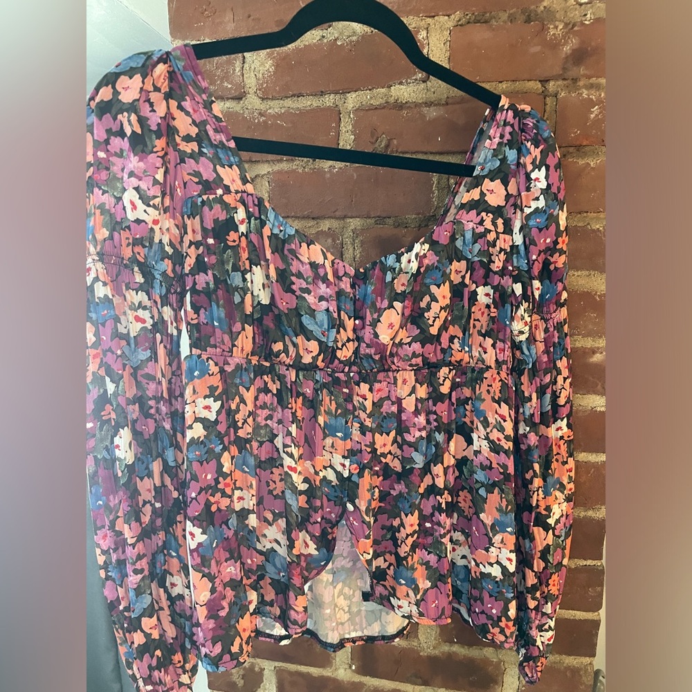 Floral Women's sweetheart neckline top